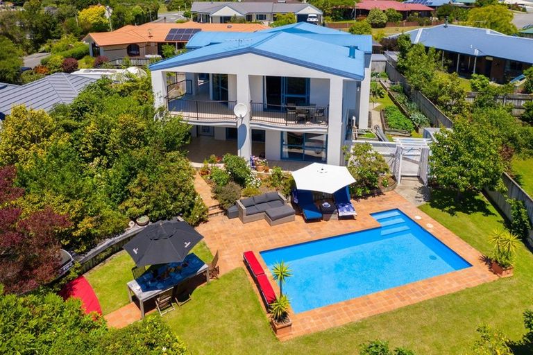 Photo of property in 12 Ranui Street, Waikawa, Picton, 7220