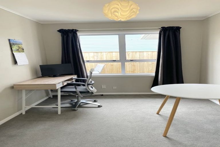 Photo of property in 3 Baylands Drive, Newlands, Wellington, 6037