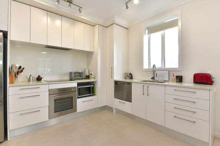 Photo of property in 20 Rewa Rewa Lane, Orewa, 0931