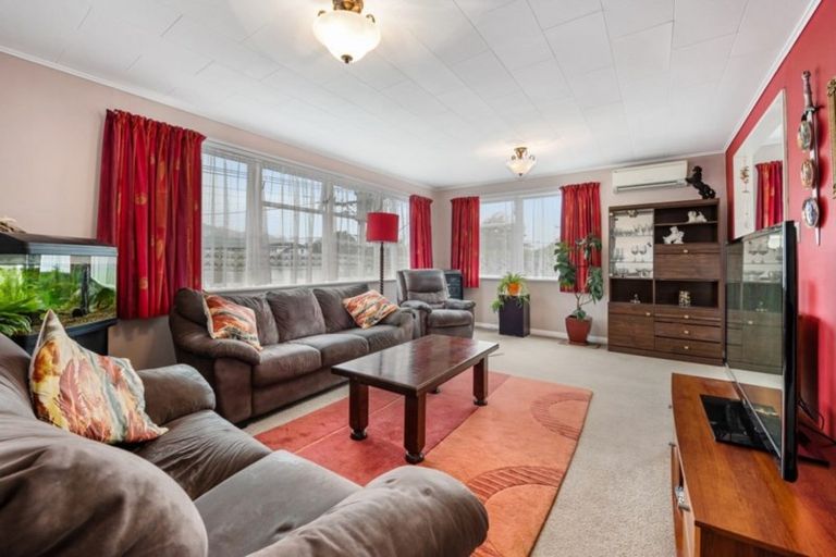 Photo of property in 42a Kowhai Avenue, Ebdentown, Upper Hutt, 5018