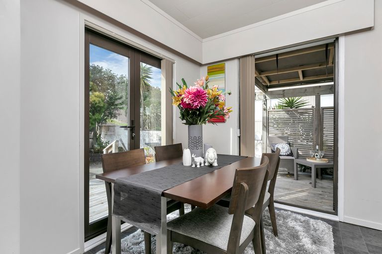 Photo of property in 4 Chamberlain Road, Massey, Auckland, 0614