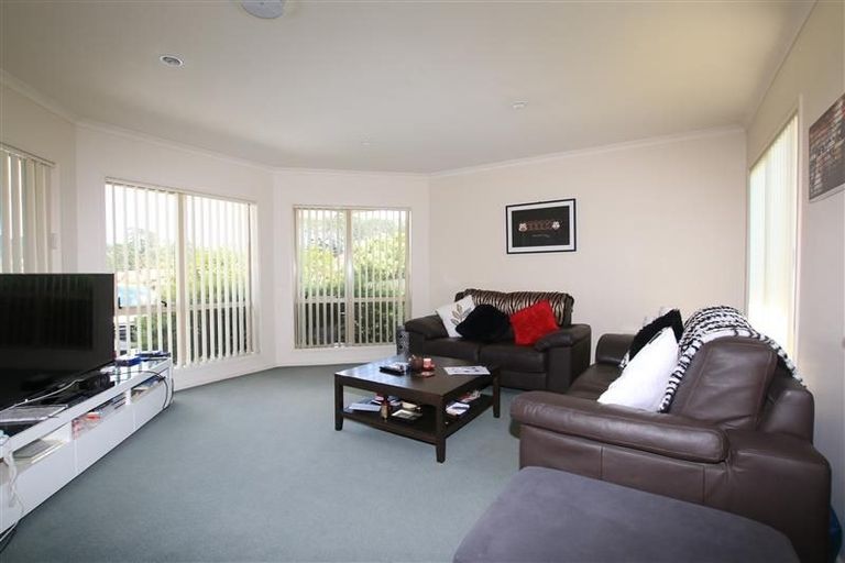 Photo of property in 15 Chelmsley Avenue, Henderson, Auckland, 0612