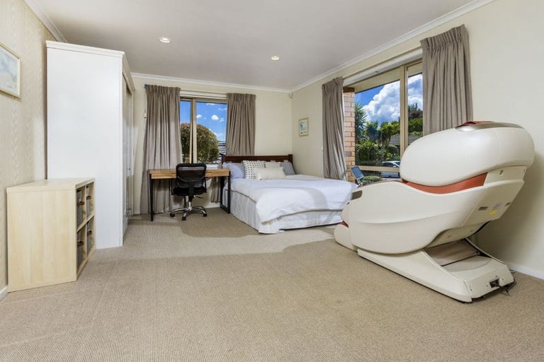 Photo of property in 5 Sunvista Avenue, Oteha, Auckland, 0632