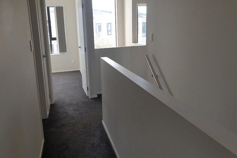 Photo of property in 16 Millcroft Lane, Ranui, Auckland, 0612