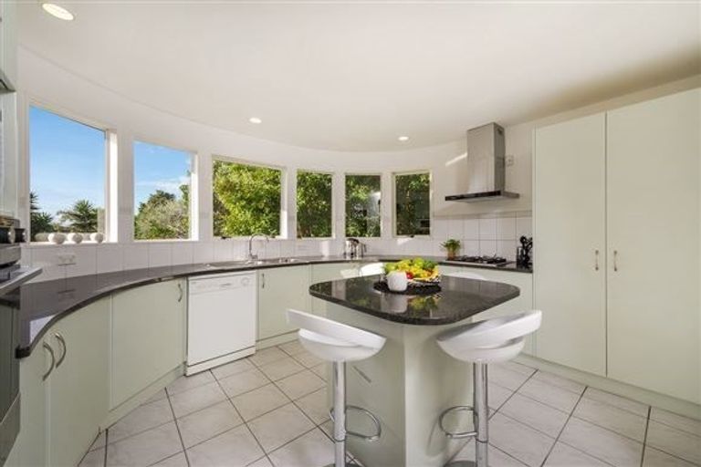 Photo of property in 2/42 Holland Road, Hillcrest, Auckland, 0627