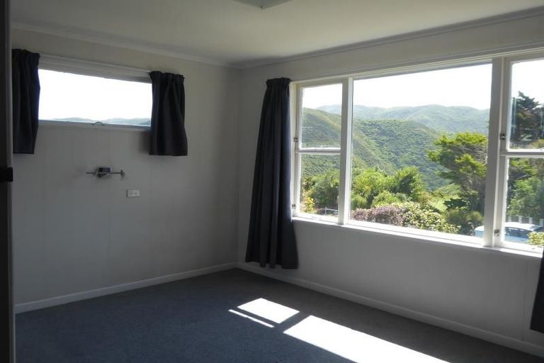 Photo of property in 9 Camrose Grove, Kingston, Wellington, 6021