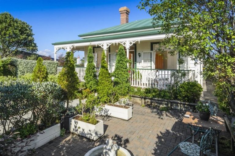 Photo of property in 42 Queen Street, Northcote Point, Auckland, 0627