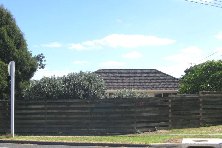 Photo of property in 1/2 Elliott Avenue, Bayview, Auckland, 0629