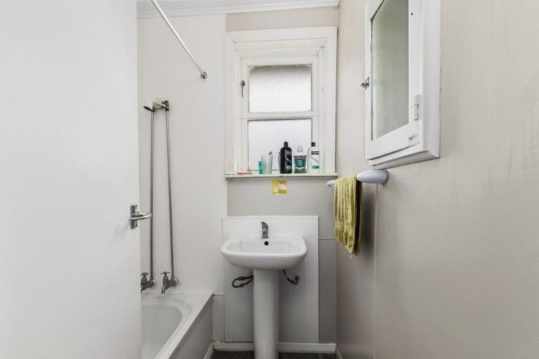 Photo of property in 17 Strand Crescent, Naenae, Lower Hutt, 5011