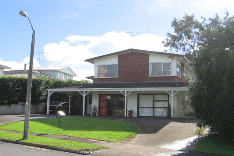 Photo of property in 5 Yarra Place, Botany Downs, Auckland, 2010