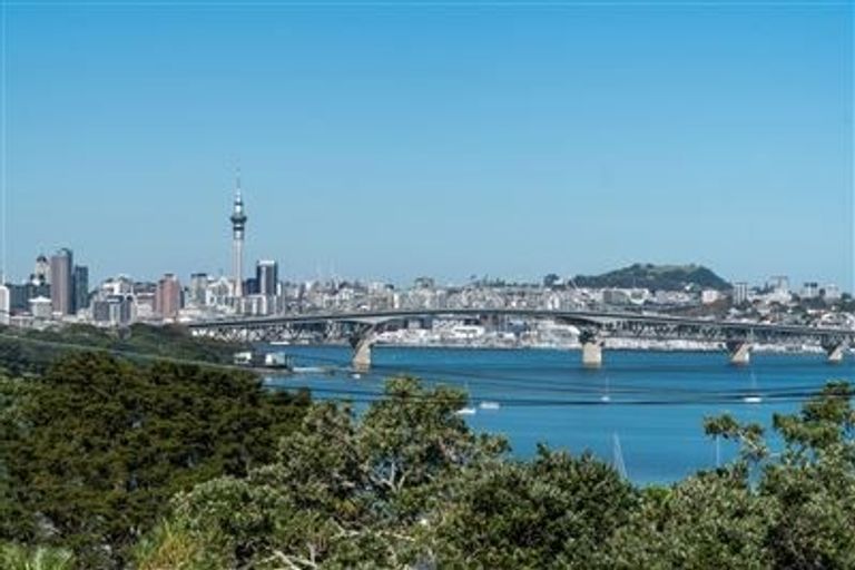 Photo of property in 1/41 Seaview Avenue, Northcote, Auckland, 0627