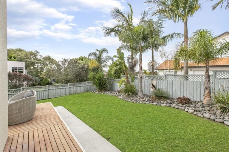 Photo of property in 62 Lagoon Way, West Harbour, Auckland, 0618