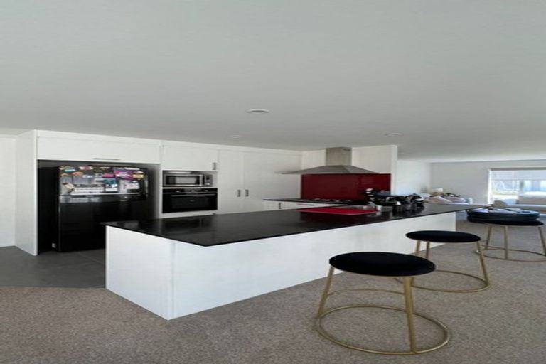 Photo of property in 10 Aeronautic Road, Takanini, 2112