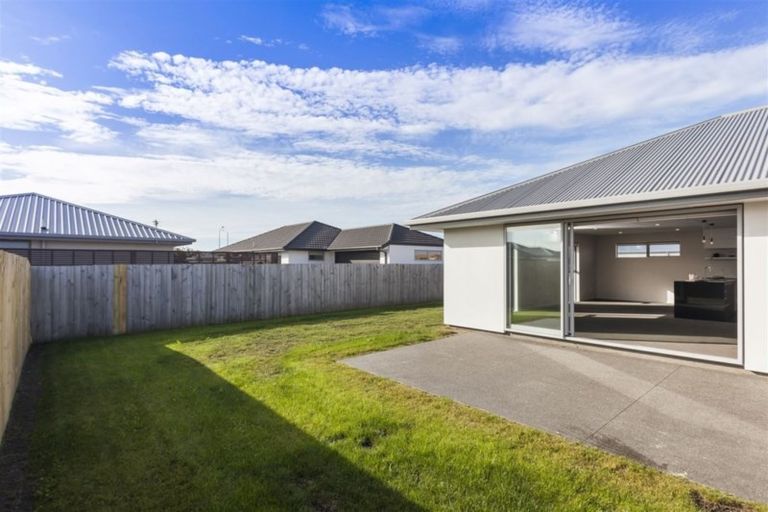 Photo of property in 6 Kingsbridge West, Burwood, Christchurch, 8083