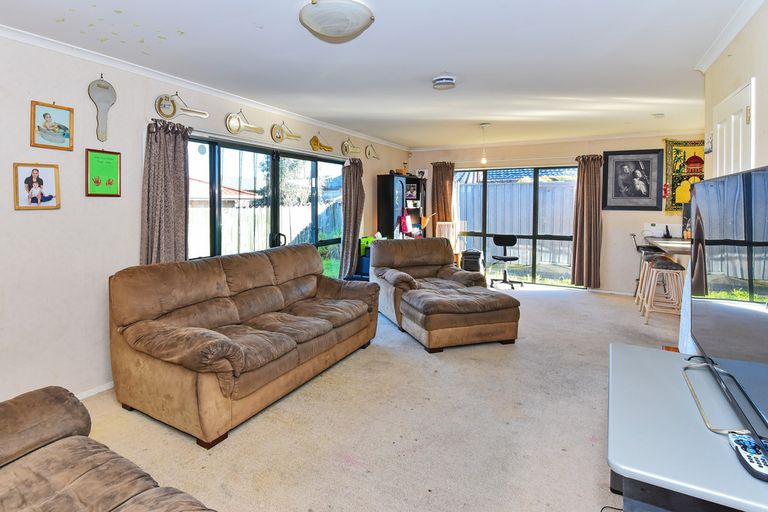 Photo of property in 2 Reyland Close, Weymouth, Auckland, 2103