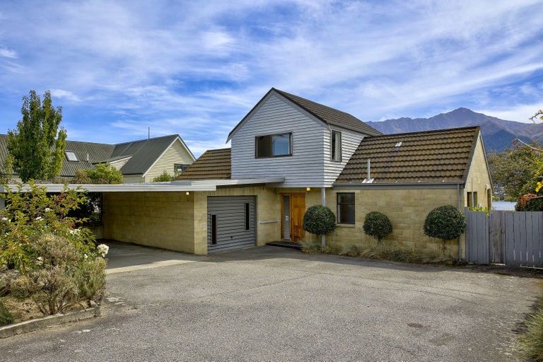 Photo of property in 16 Oregon Drive, Kelvin Heights, Queenstown, 9300