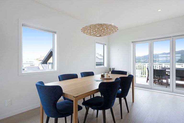 Photo of property in 2/74 Jubilee Road, Khandallah, Wellington, 6035