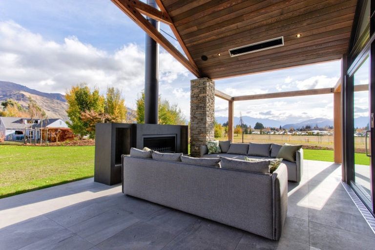 Photo of property in 16 Mccaw Mews, Wanaka, 9305
