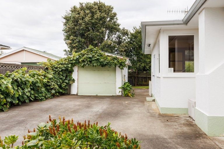 Photo of property in 28 Henare Street, West End, Palmerston North, 4412
