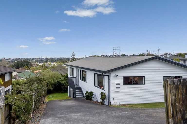 Photo of property in 2/312 Wairau Road, Glenfield, Auckland, 0629