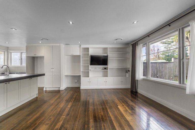 Photo of property in 13 Amberley Avenue, Te Atatu South, Auckland, 0610