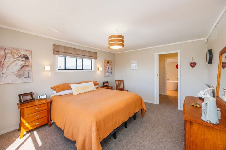 Photo of property in 8 Roore Street, Foxton Beach, Foxton, 4815