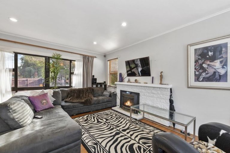 Photo of property in 18 Holloway Place, Forest Lake, Hamilton, 3200