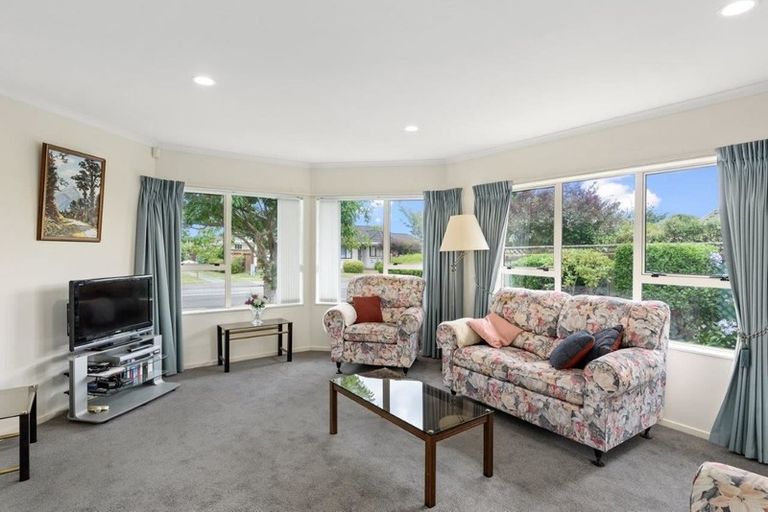 Photo of property in 11 Belvedere Avenue, Waikanae, 5036