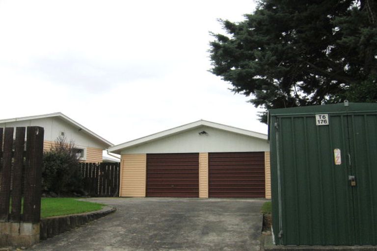 Photo of property in 1 Ellesmere Crescent, Highbury, Palmerston North, 4412