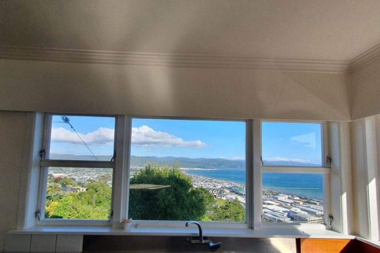 Photo of property in 11 Singers Road, Korokoro, Lower Hutt, 5012