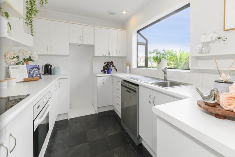 Photo of property in 12 Orinda Close, Botany Downs, Auckland, 2010