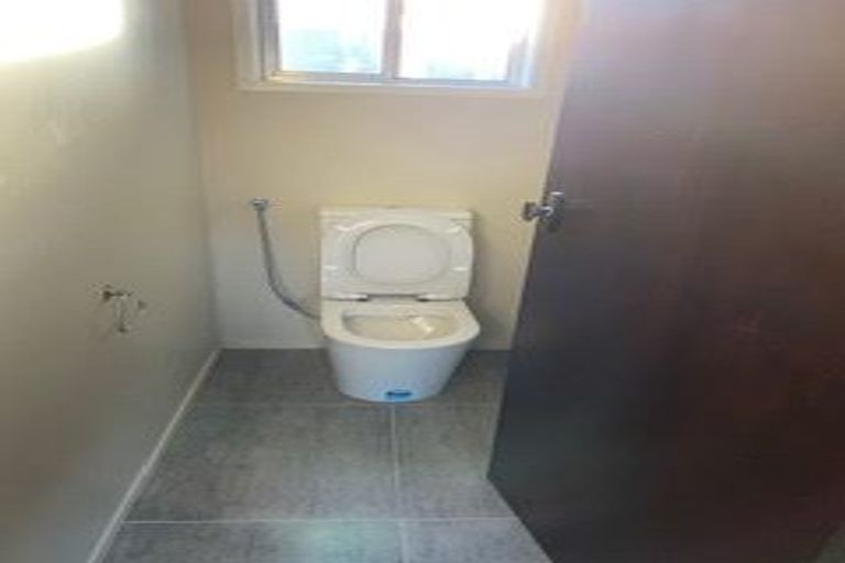 Photo of property in 1/57 Chartwell Avenue, Glenfield, Auckland, 0629