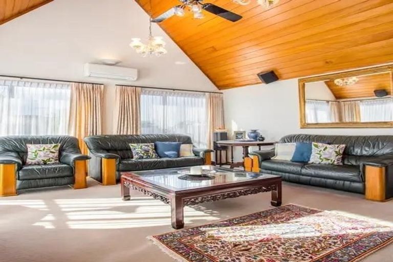 Photo of property in 7 Sunrise Lane, Te Atatu South, Auckland, 0610