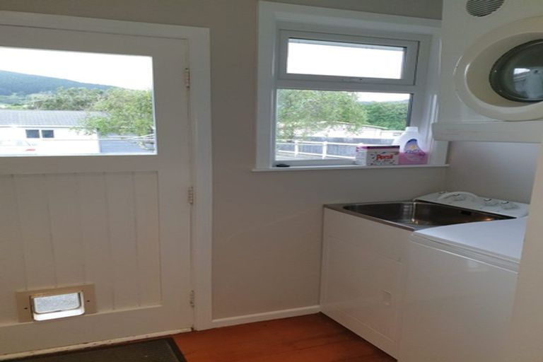 Photo of property in 352 Main Road, Tawa, Wellington, 5028