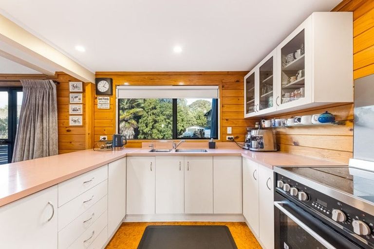 Photo of property in 5 Takapu Street, Henderson, Auckland, 0612