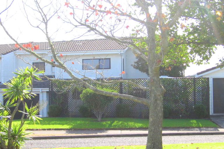 Photo of property in 2/2 Monde Place, Clover Park, Auckland, 2019