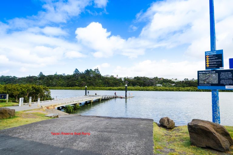 Photo of property in 24 Edgerton Road, Te Atatu Peninsula, Auckland, 0610
