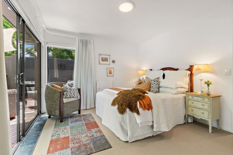 Photo of property in 17 Clyside Avenue, Half Moon Bay, Auckland, 2012
