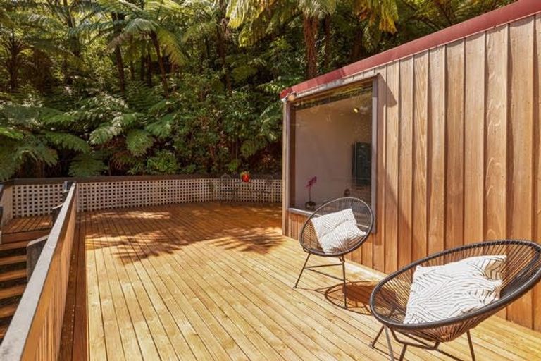 Photo of property in 3 Whiorau Grove, Lowry Bay, Lower Hutt, 5013