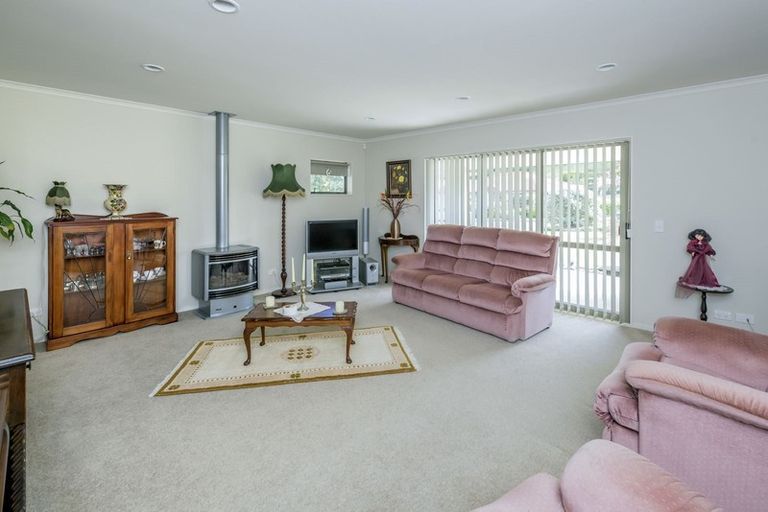 Photo of property in 23 Leanne Way, Waikanae Beach, Waikanae, 5036