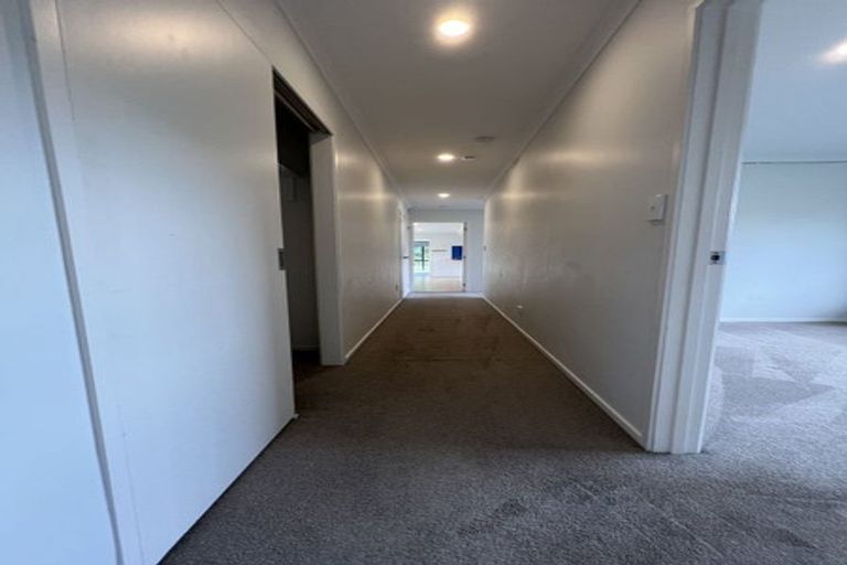 Photo of property in 16 Loloma Drive, Half Moon Bay, Auckland, 2012