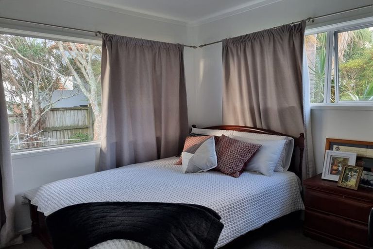 Photo of property in 2/527 Beach Road, Murrays Bay, Auckland, 0630