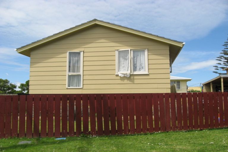 Photo of property in 10 Tarata Crescent, Mangere Bridge, Auckland, 2022