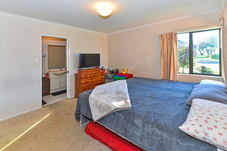 Photo of property in 2 Reyland Close, Weymouth, Auckland, 2103