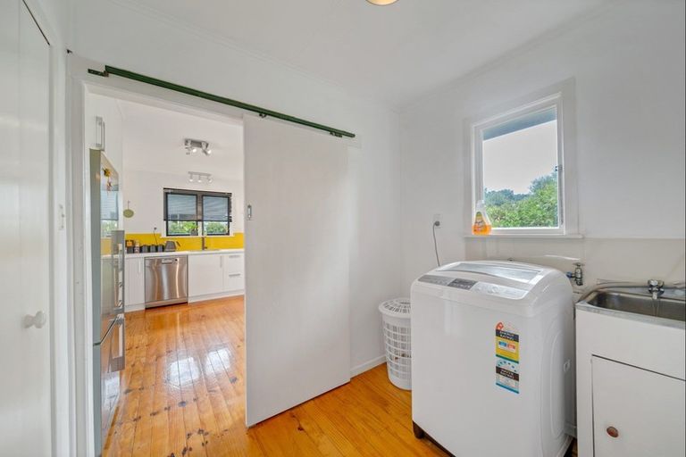 Photo of property in 10 Beaumont Crescent, Frankleigh Park, New Plymouth, 4310