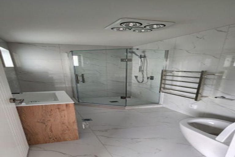 Photo of property in 12 Korokio Lane, Henderson, Auckland, 0612