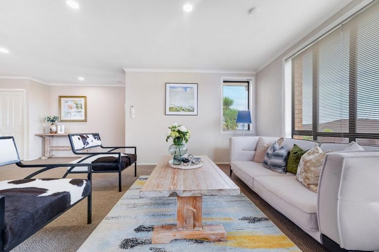 Photo of property in 24 Mt Lebanon Crescent, The Gardens, Auckland, 2105