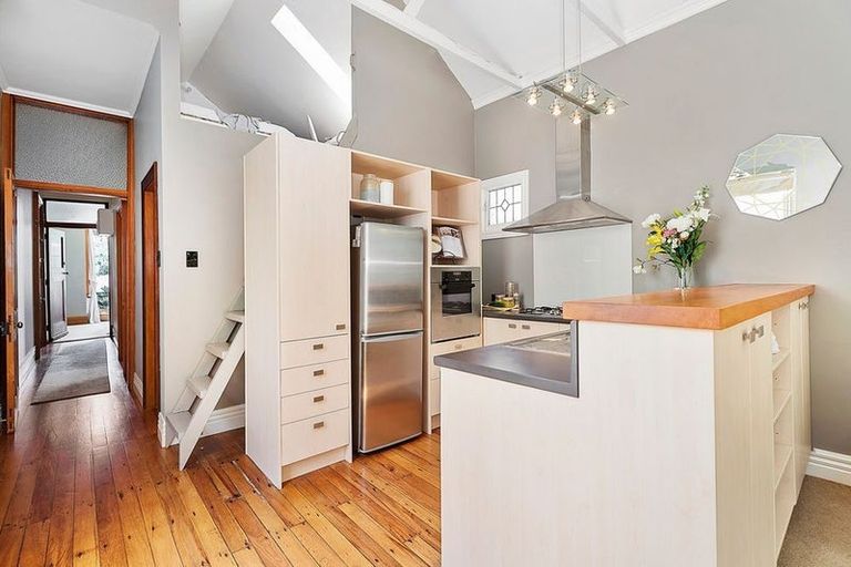 Photo of property in 15 Upper Bourke Street, Kilbirnie, Wellington, 6022