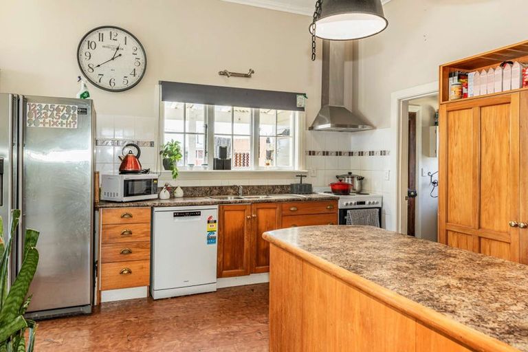 Photo of property in 9 Queen Street, Westport, 7825