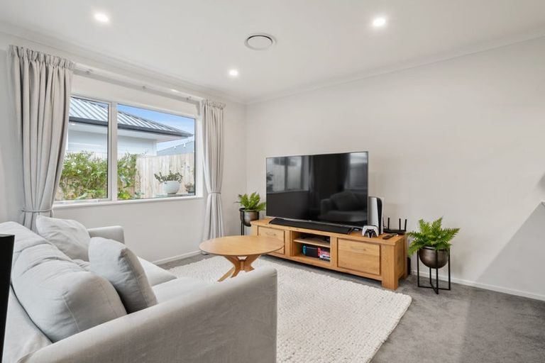 Photo of property in 31 Katipo Road, Takanini, 2112